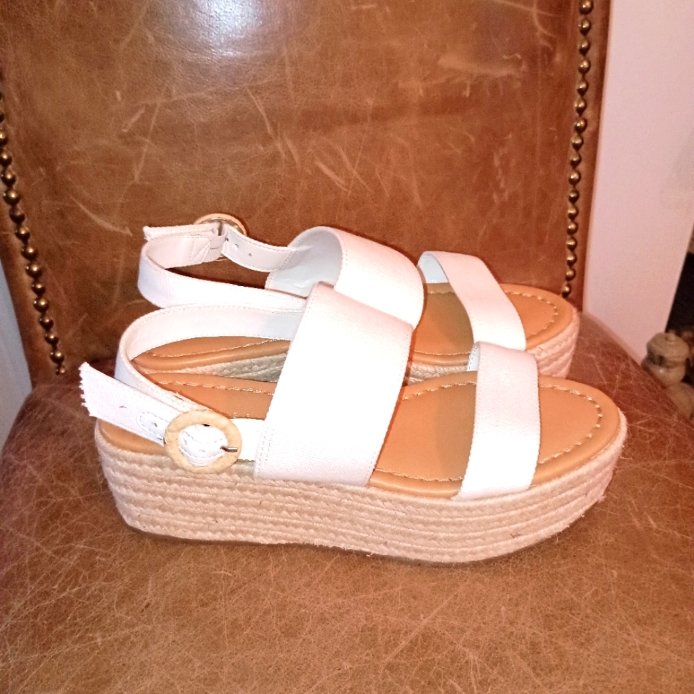 American Eagle White canvas  heels Buckle scraps Size 7